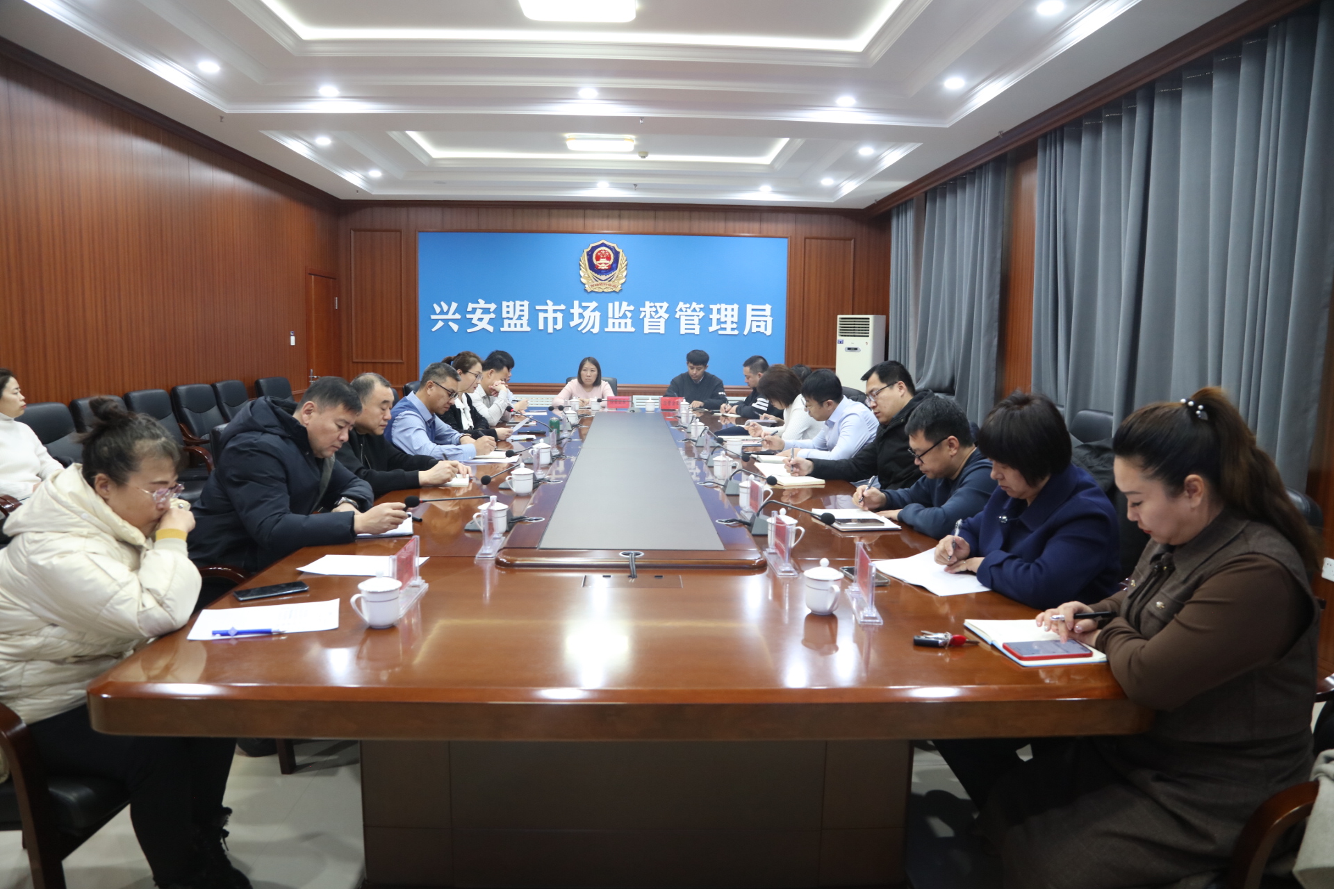 兴安盟市场监管局召开第一类医疗器械风险会商暨行政约谈会议 筑牢全链条安全防线